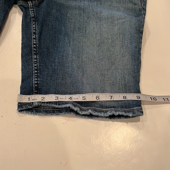 Silver Jeans Elyse Bermuda Short High Rise Size 30 - Picture 8 of 16